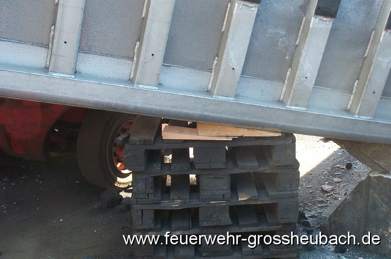 THL Weilbach, Linde Werk IV 076.jpg - Sicherung mit Paletten und Keilen